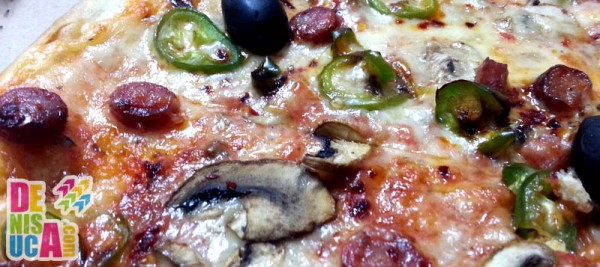Pizza picantă inferno de la Pizzeria Napoli din Hunedoara